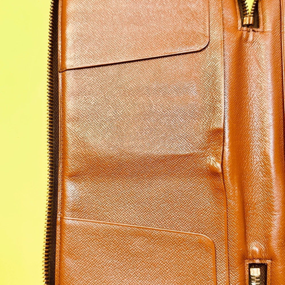Louis Vuitton Brown Monogram zipped Wallet - Picture 8 of 14